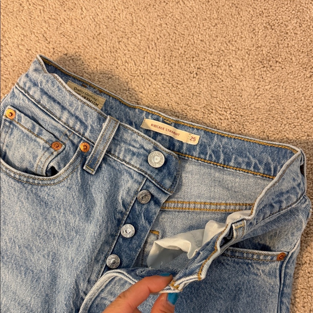 Levi's Women’s Straight Leg Light Blue Denim Jeans - Picture 2 of 3